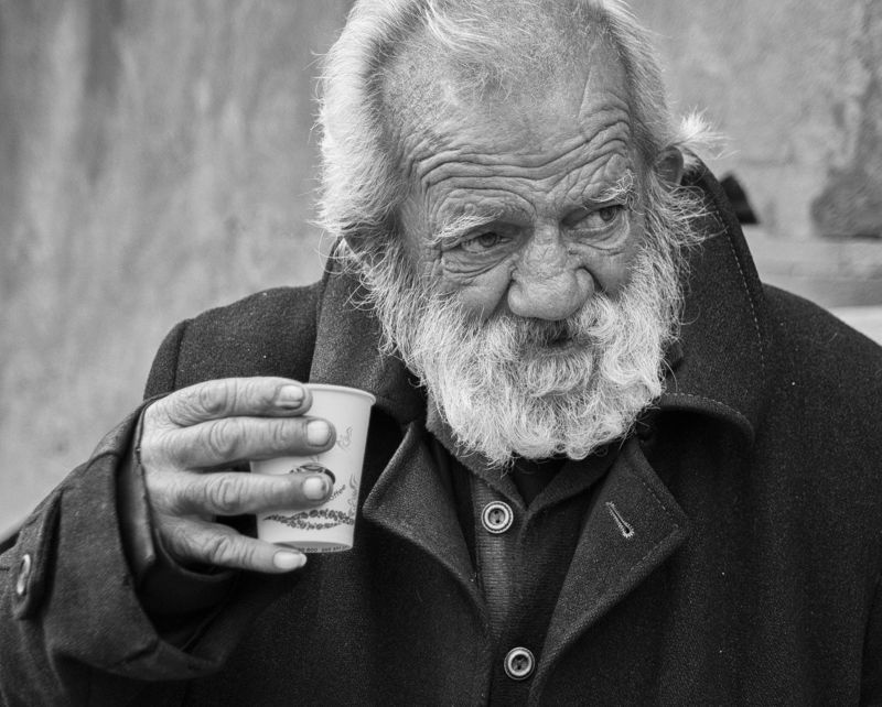 портрет, лицо, рука, взгляд, мужчина, человек, старик, закавказье, армения, горис Стакан кофе фото превью