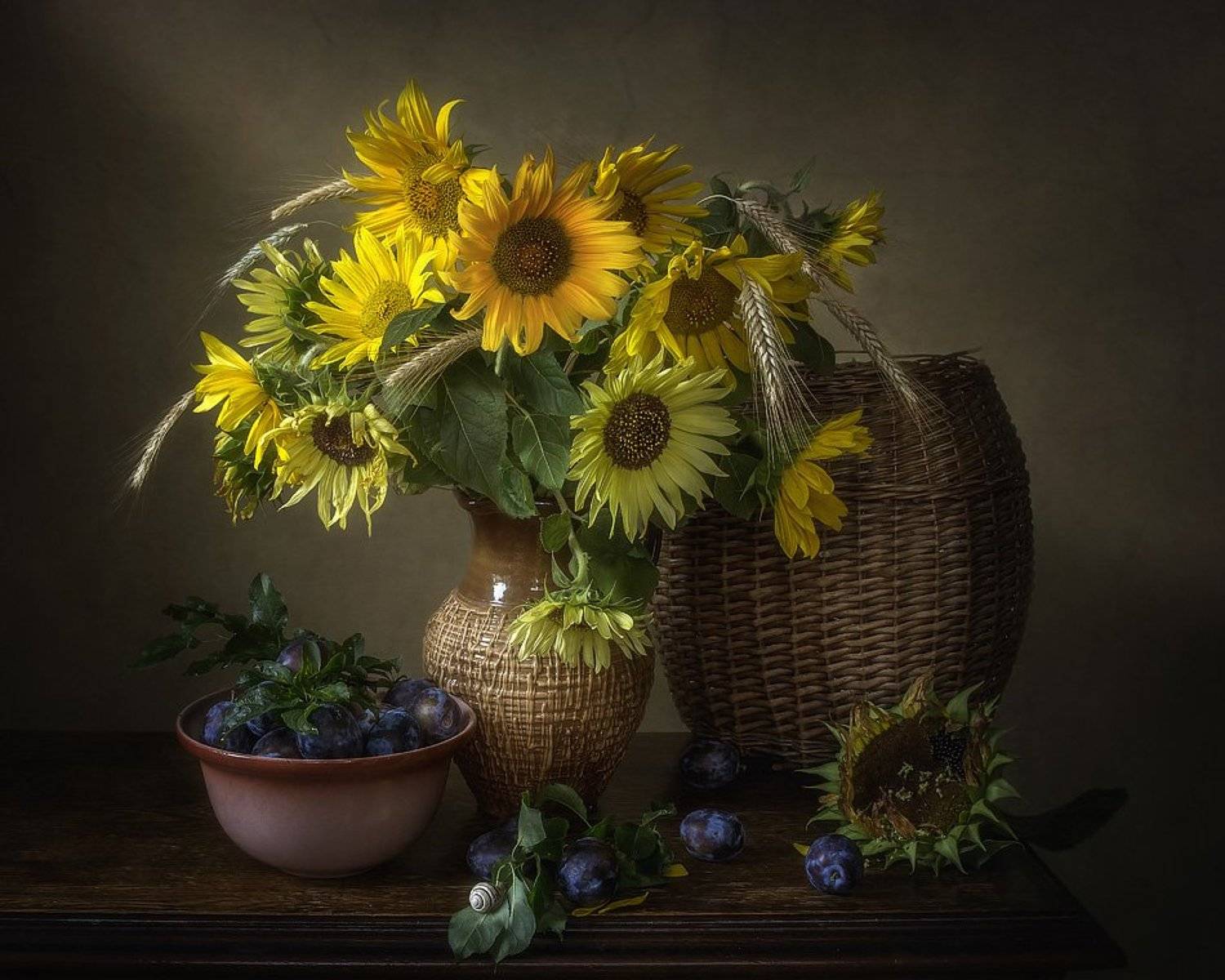 натюрморт, художественное фото, букет подсолнухов, сливы, Ирина Приходько