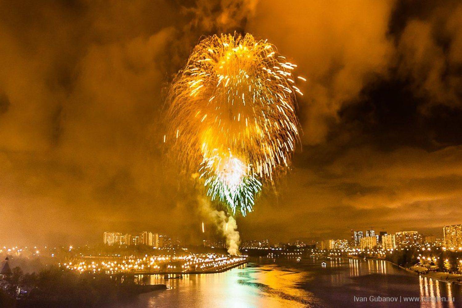 9 мая, салют, москва, река, праздник, день, победы, фейерверк, дым, небо, вечер, город, Иван Губанов