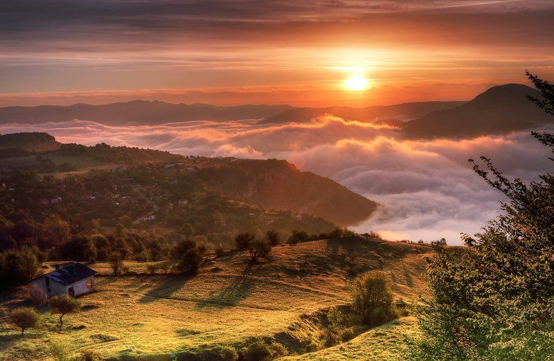 Sunrise above Iskar river фото превью