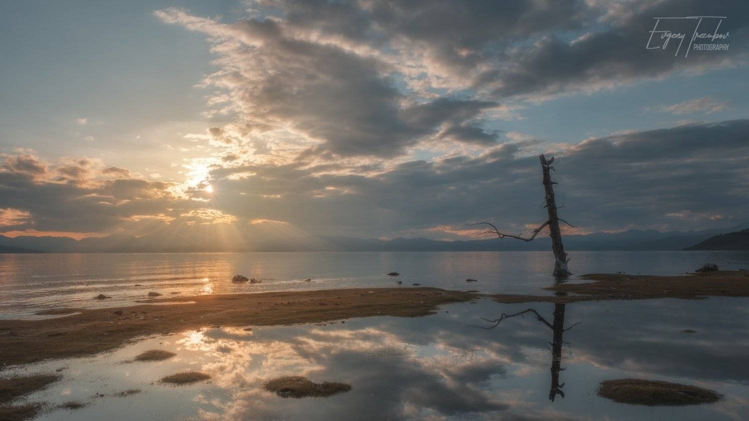хубсугул, монголия, закат, солнце, облака, туча, дерево, озеро, Евгений Трезубов