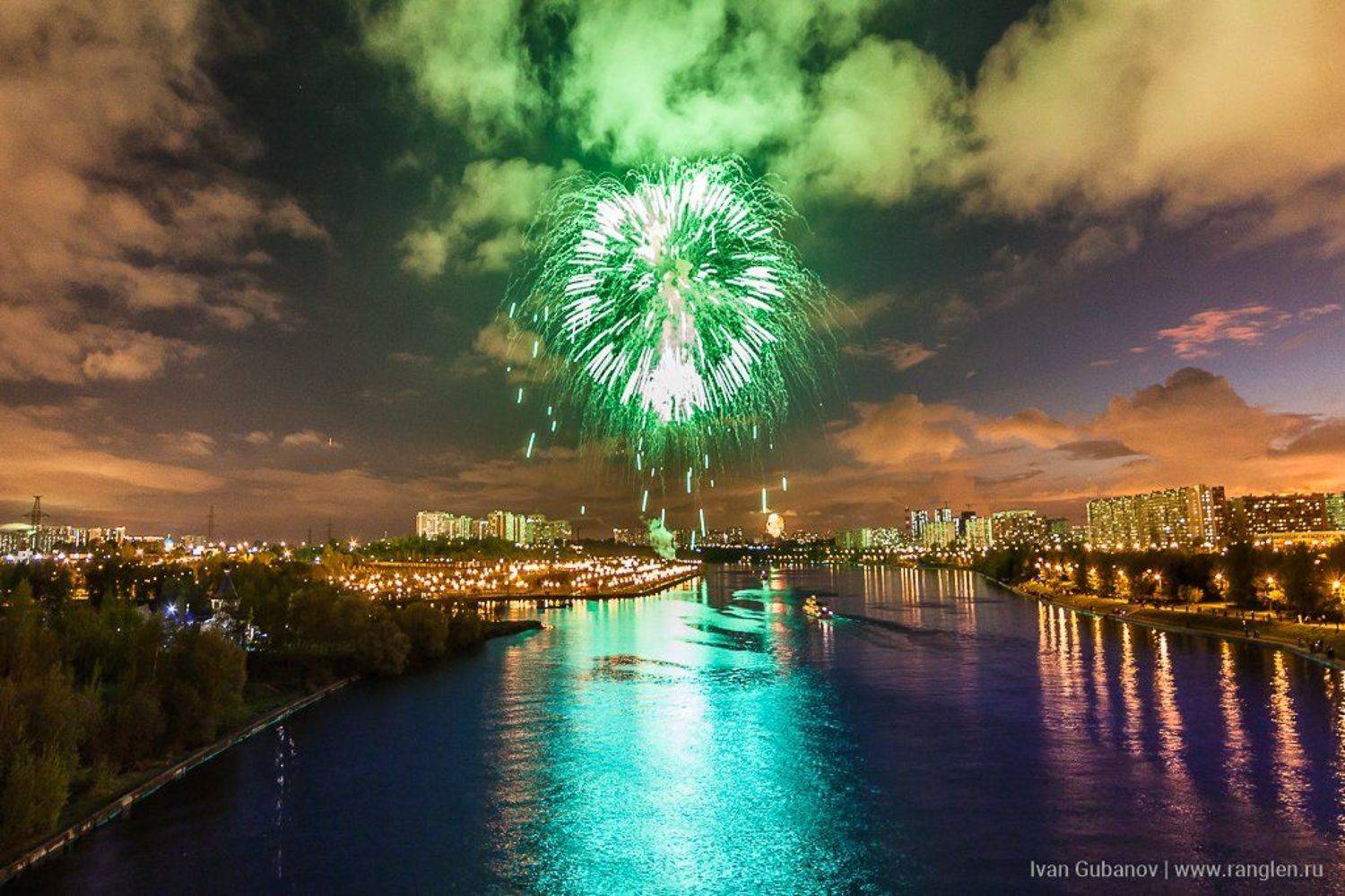 9 мая, салют, москва, река, праздник, день, победы, фейерверк, дым, небо, вечер, город, Иван Губанов