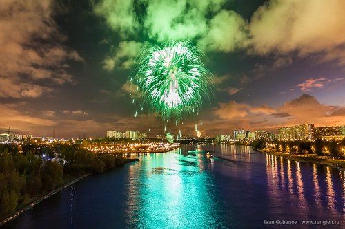 Праздничный салют на 9 мая