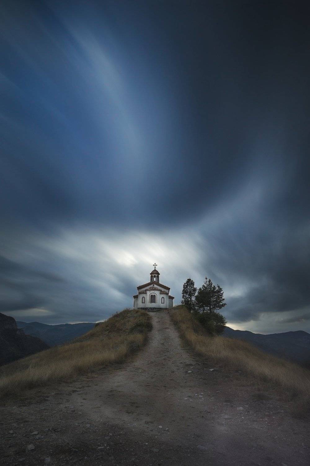 церьковь, небо,драматизм,облака,вера,любовь,православный,свет,мир,дорога,, Даниел Балъков