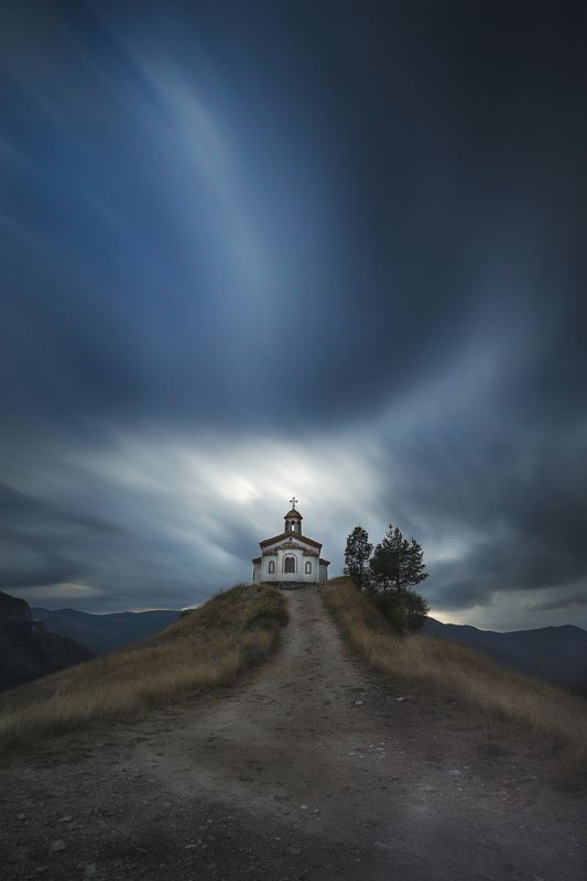 церьковь, небо,драматизм,облака,вера,любовь,православный,свет,мир,дорога, Позабытые тайнства. фото превью