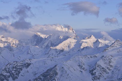 Ушба в облаках