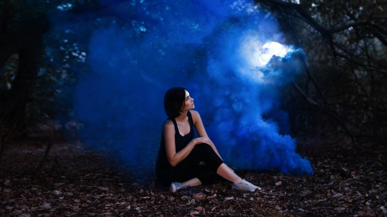 ночь луна девушка звезды цветной дым, Маргарита Жуковкая