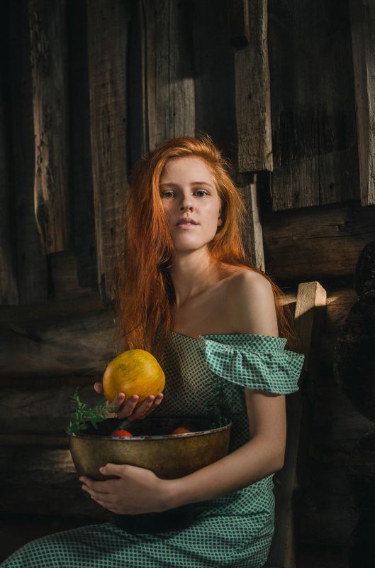 девушка с овощами фото превью