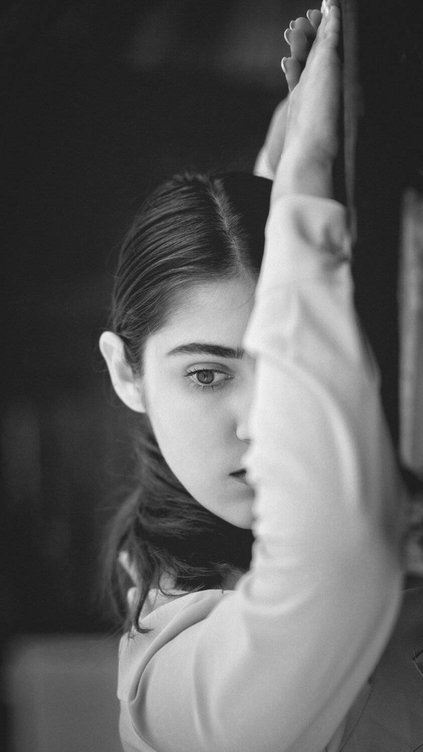 девушка, чб, черно-белое фото, портрет, глаза, волосы, губы, руки, модель, тень, свет, характер, жанр,, Анна Дегтярёва