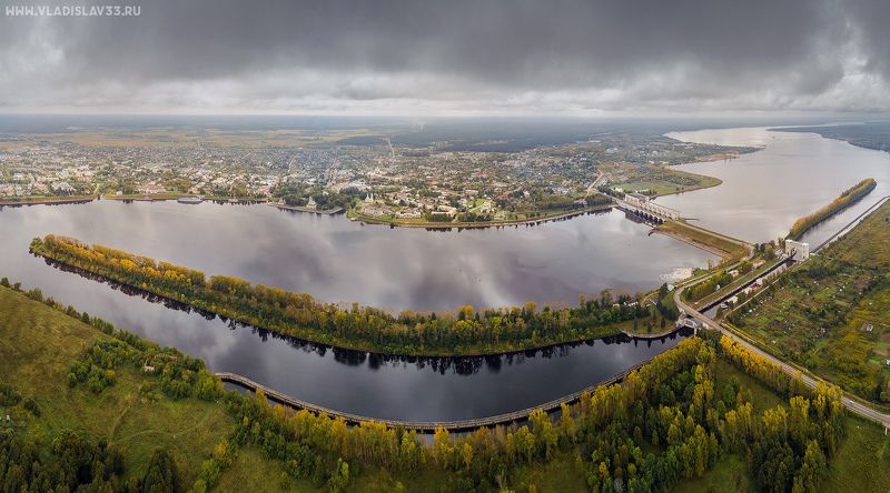 Уютный городок на берегу Волги фото превью