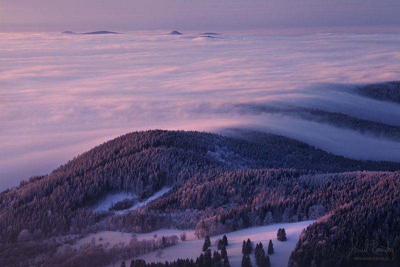 Czech republic, North Bohemia, Bohemia, Czech, Lusatian Mountains, Tschechische republik, Europe, daniel rericha, nature, mist, fog, forest, tree, trees, inversions, waves, clouds, mountains, winter, winter mountains, winter colors, snow, frost, long expo Last light over inversions фото превью