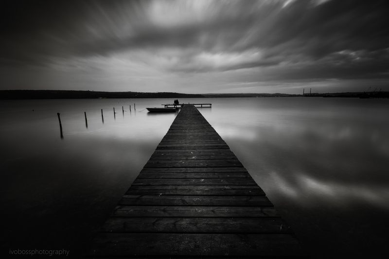 Silence in black and white фото превью