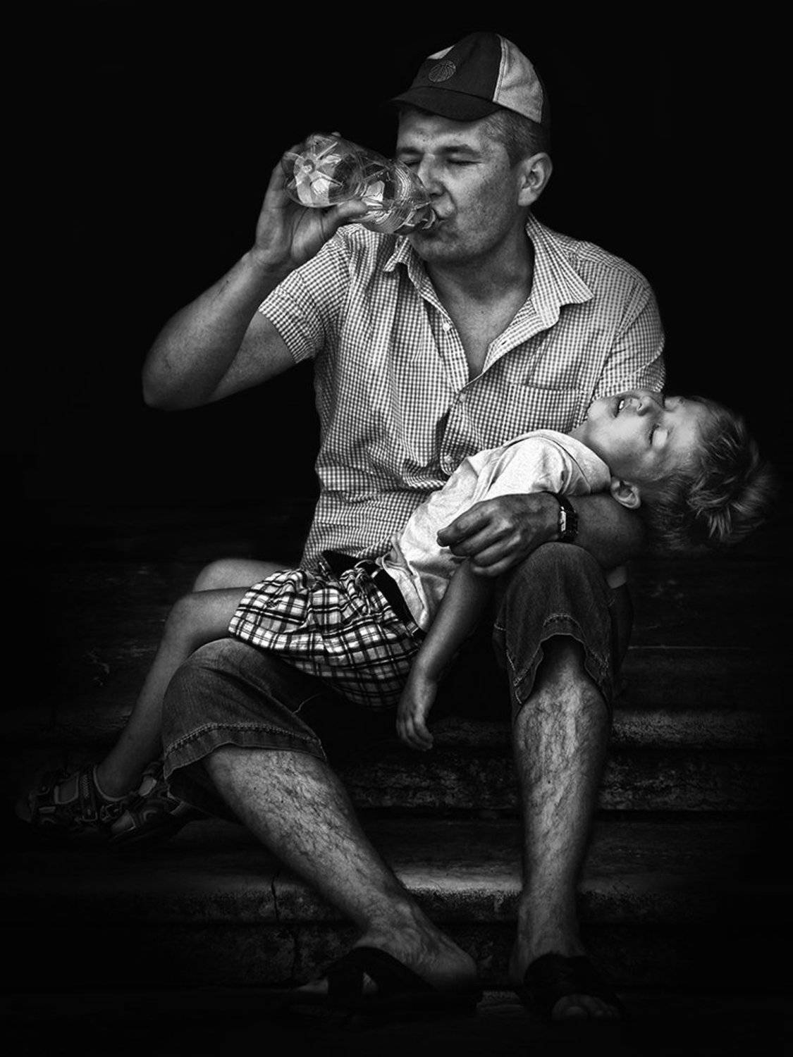 вода, бутылка, ступени, жажда, питьё, ребёнок, жара, лето, туристы, отец, мальчик, бессилие, ALLA SOKOLOVA