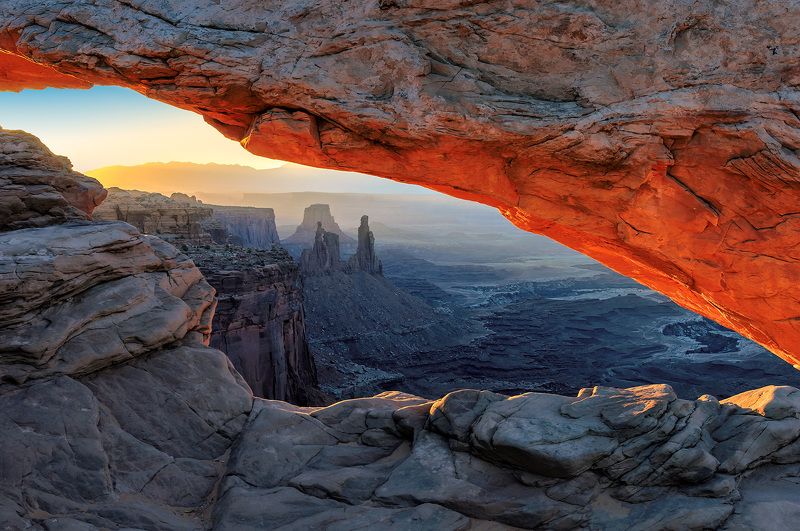 arch, mesa, utah, desert, america, usa, red, sunrise, canyon, canyonlands, national, park, landscape, travel, moab, attraction, landmark, united, states, famous, nature, rock, sun, natural, dawn, light, Sunrise at Canyonlands фото превью