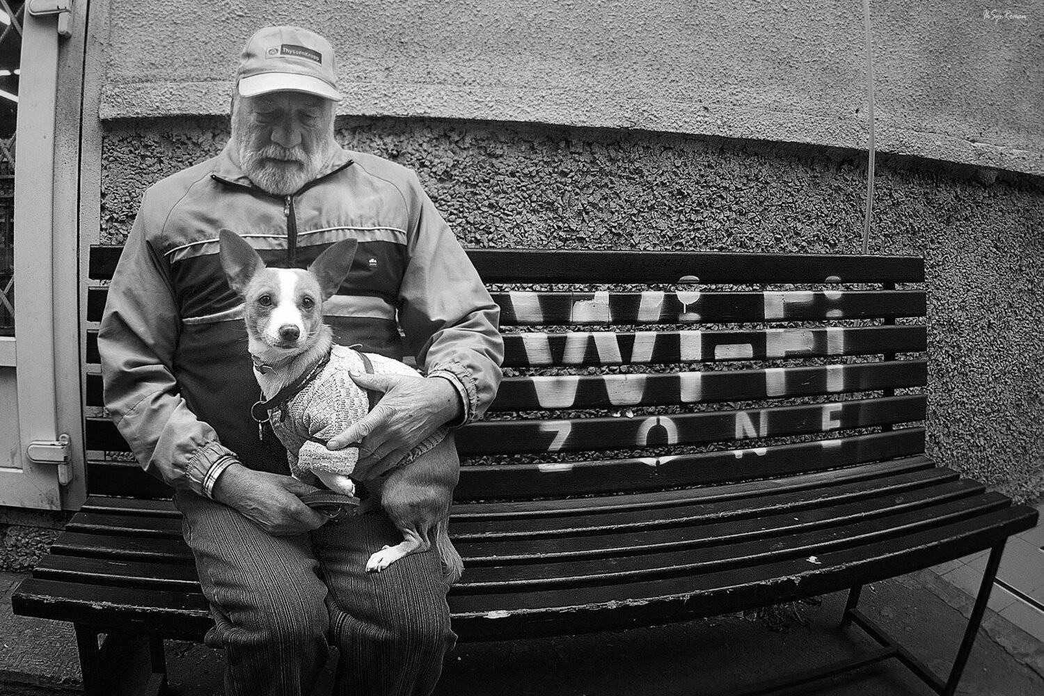 мужчина,собака,скамейка,жанр,улица, Roma  Chitinskiy