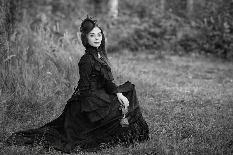 Lady in black фото превью