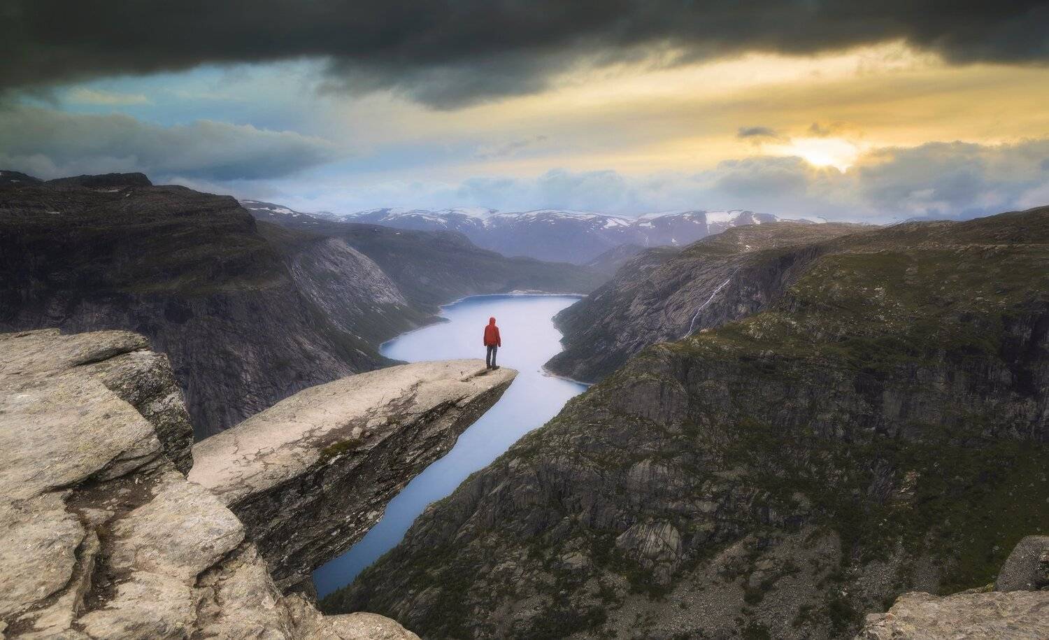 trolltunga,norway,evening,down, язык тролля, норвегия, закат, Андрей Чабров