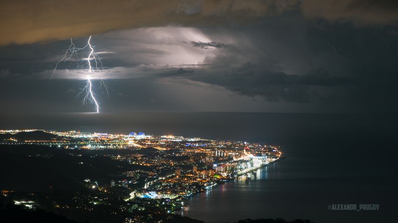 Гроза над Олимпийским парком фото превью