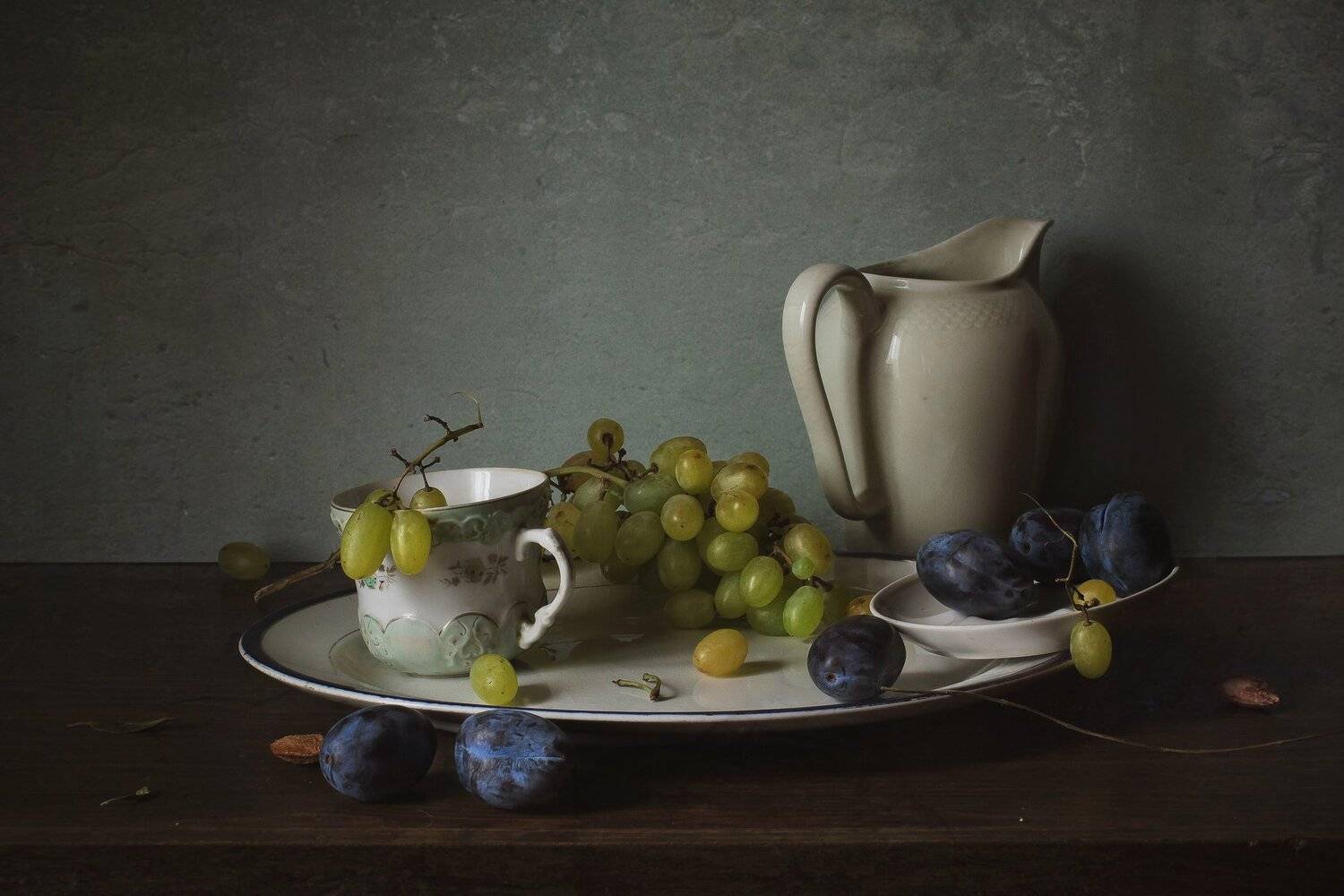 натюрморт, фарфор, виноград, сливы, Анна Петина