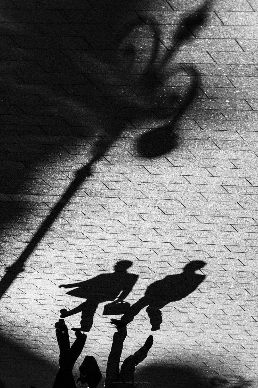 монохром, черно-белая фотография, ч/б, люди, город, улица, жанр, monochrome, black&white, street, streetphoto, people,, АлександрТутаев