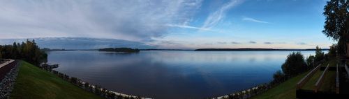 Сидя на красивом холме...