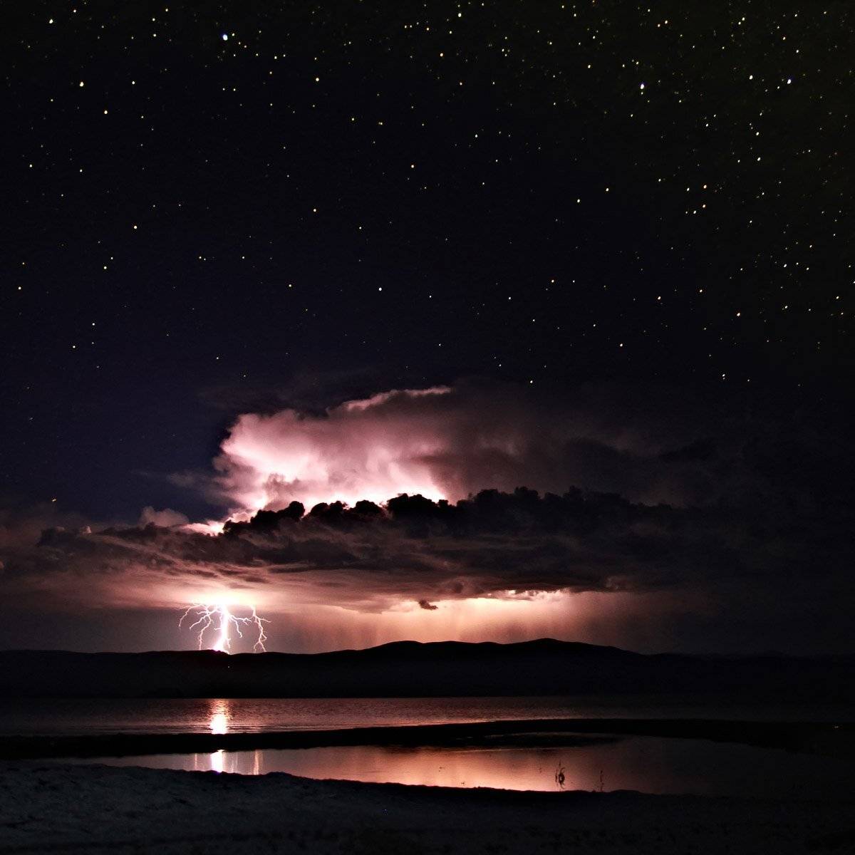 Байкал, озеро, вода, берег, пляж, звезды, небо, молния, облако, облака, тучи, гроза, отражение, Сергей Козинцев