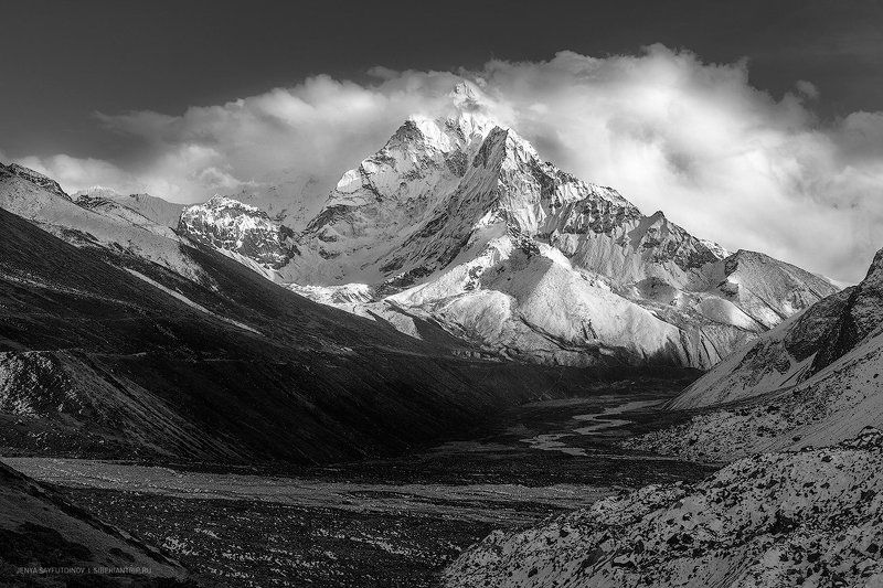 непал,гималаи,катманду,эверест,горы,небо,облака,непальский,культура,буддизм,каникулы,туризм,nepal,himalayas,everest,kathmandu,mountains,sky,clouds,everestbasecamp,culture,buddhism,holiday,nepali,tourism,siberiantrip_ru Чёрно-белые Гималаи фото превью