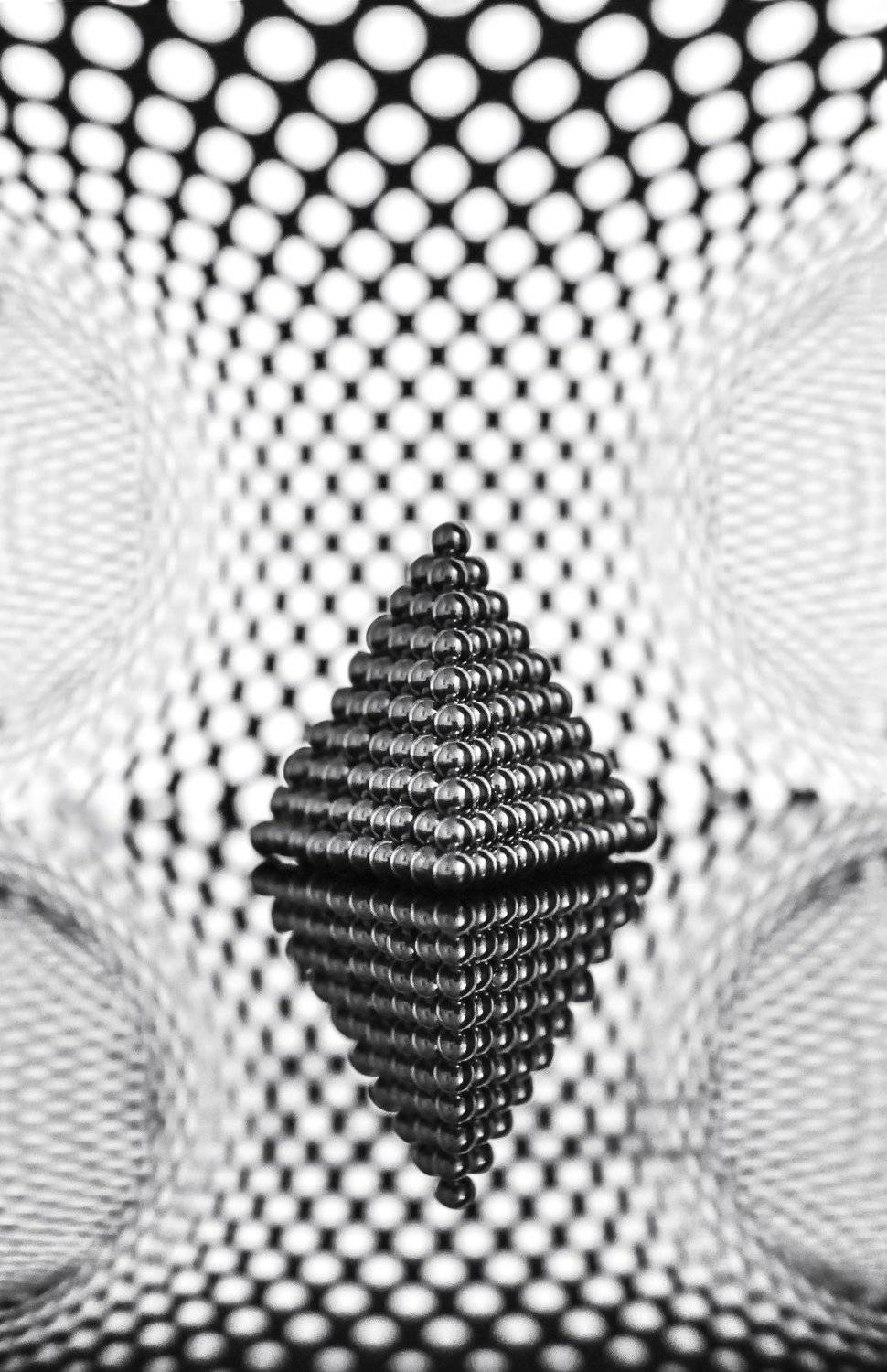 black & white, abstract geometry, abstract, balls, dots, circles, magnetic balls, pyramid, zen magnet, Ивелина Благоева