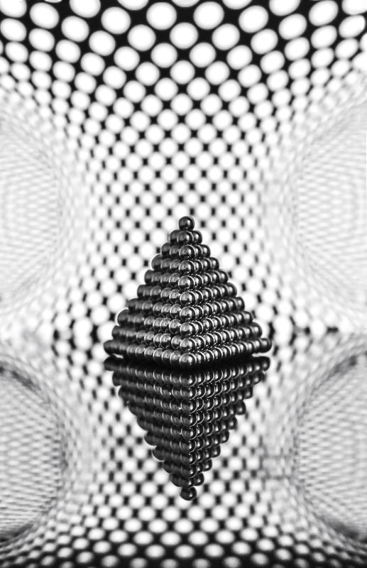 black & white, abstract geometry, abstract, balls, dots, circles, magnetic balls, pyramid, zen magnet Abstract geometry фото превью