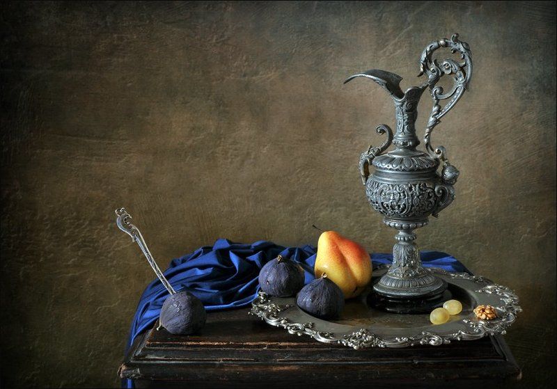 натюрморт, кувшин, инжир, груша С кувшином и инжиром. фото превью