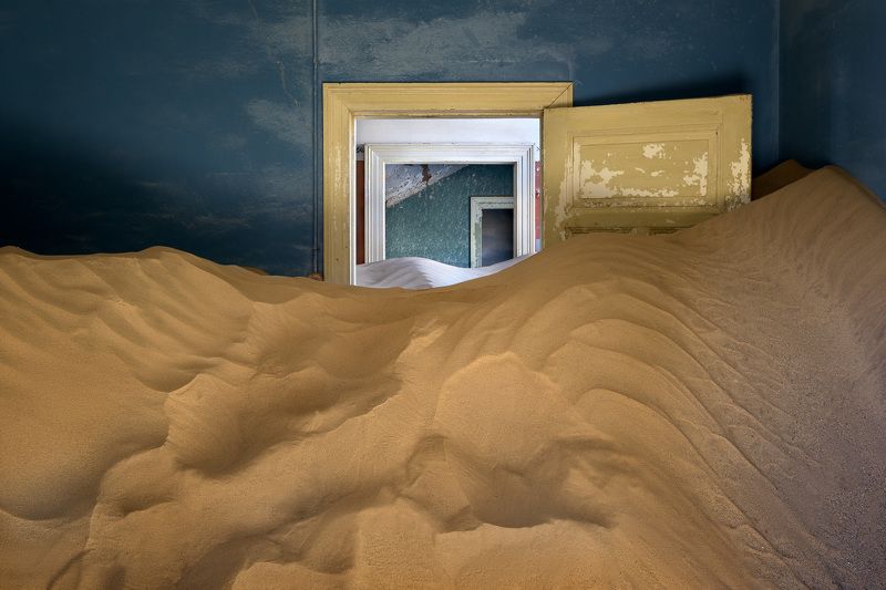 Ghost Town of Kolmanskop in Namibia фото превью