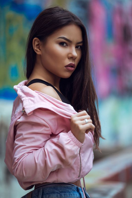 girl, model, color, retouch, eyes, brown, skin, big, lips, beautiful, face, cute, young, instagram, canon, 135mm, bokeh, outdoor, natural, light, photography, romania, pink Andreea Dumitriade I фото превью