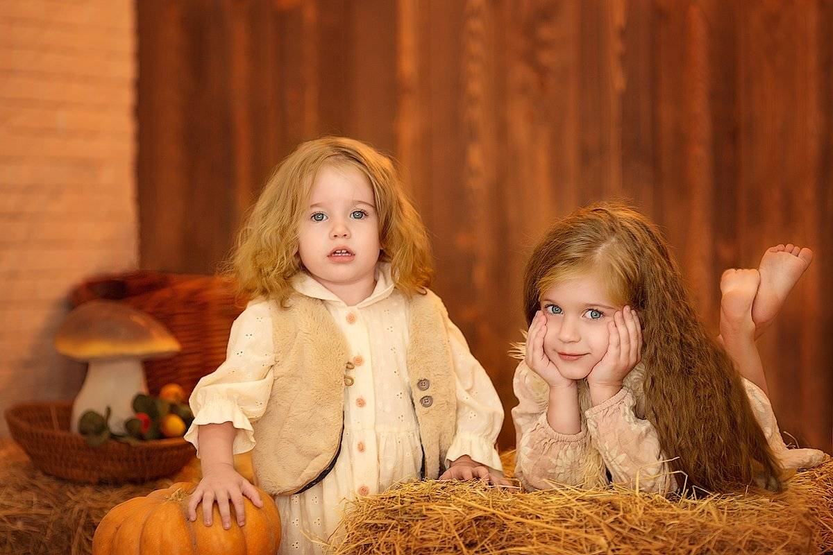 фотостудия фотосессия ребенок радость счастье портрет осень маленькие дети красотка детское фото детский фотограф детский и семейный фотограф ольга францева детские фото детская фотосессия дети на фото девочк  сестрички, Францева Ольга