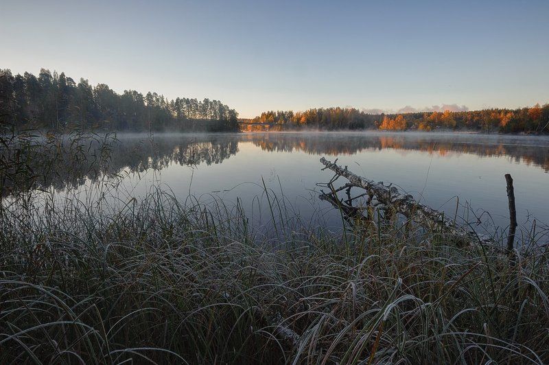 осень,утро,берег,река По спящим берегам гуляет осень /2 фото превью