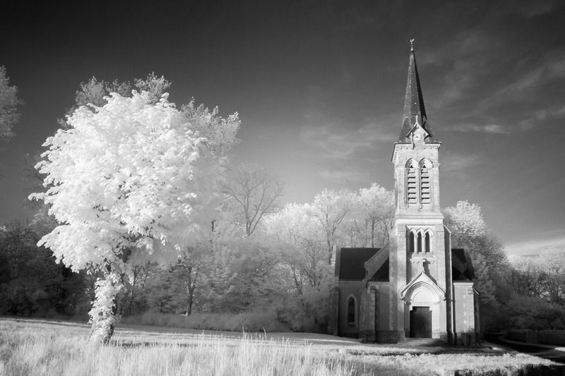 инфракрасная фотография, церковь, храм, дерево, пейзаж, Европа, Франция, ir Где-то во Франции фото превью