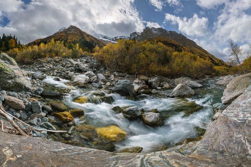 Осенние воды Домбай-Ульгена