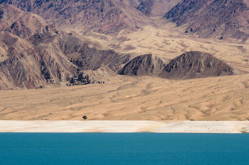 киргизия, горы, песок, озеро, kyrgyzstan, mountains, sand, lake  фото превью