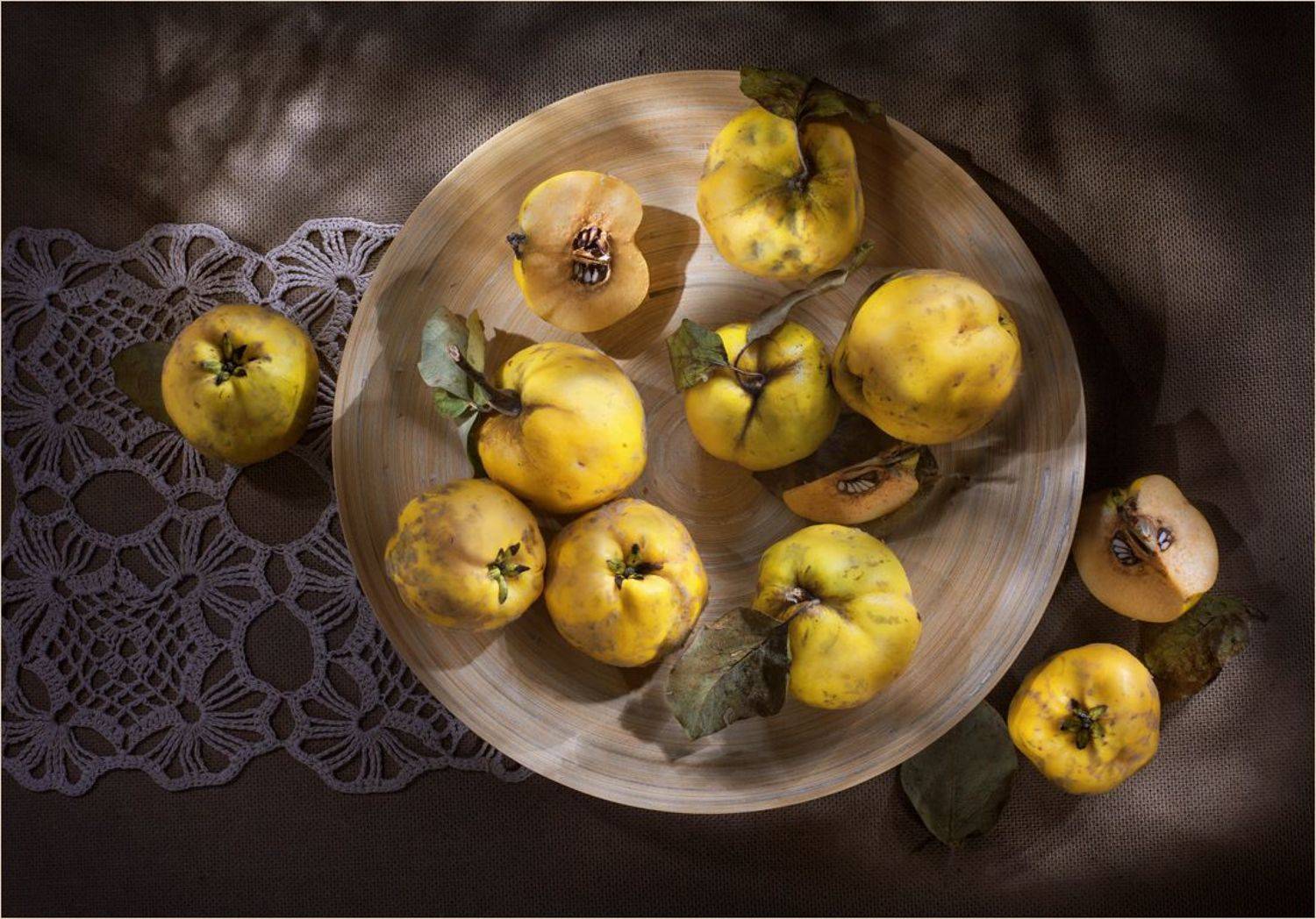 осенний натюрморт, айва, Якшина Валентина