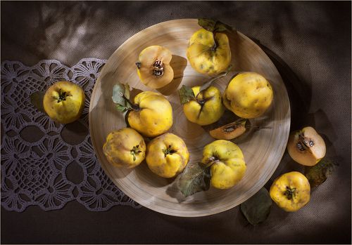 Золото осени.Айва