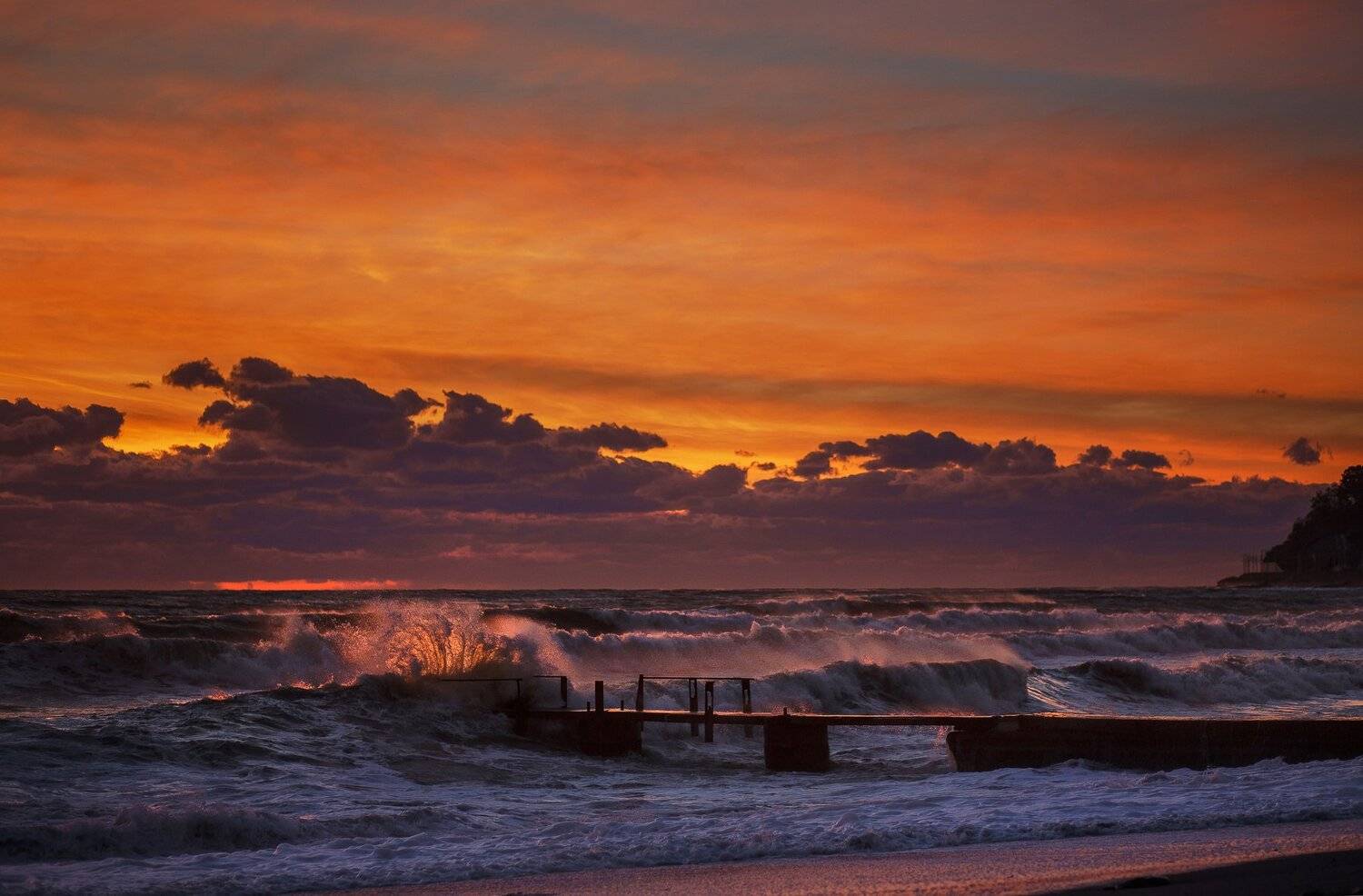 закат море сочи шторм волны свет, Наталья Санникова