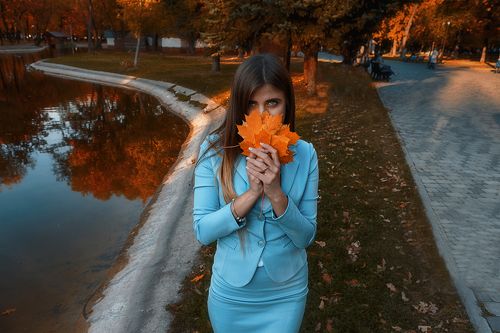 Саша. Осень. Рыже-голубое.