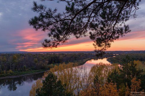 Осенний закат на Каме