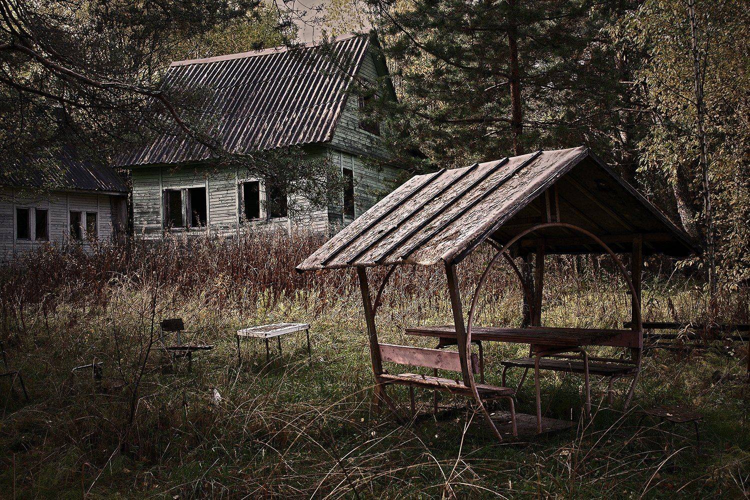 #deep.spb, #deepspb, #decay, #abandoned, #abandonedplaces, #abandonedworld, #арт, #art, #light, #shadows, #colors, #парк, #листья, #осень, #walls, #window, #nature,, deep.spb