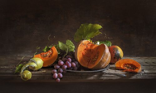 Натюрморт с тыквой и виноградом