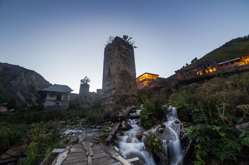 грузия, вечер, башня, сумерки, ручей Вечер в Сванетии фото превью