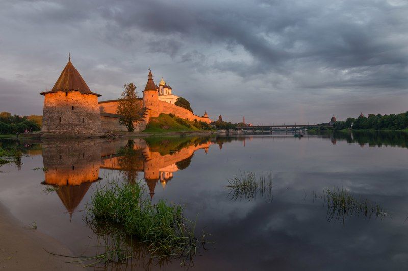 псков, pskov, великая, собор, река, закат, история, крепость, кремль, кром, небо. Кром в лучах уходящего солнца фото превью