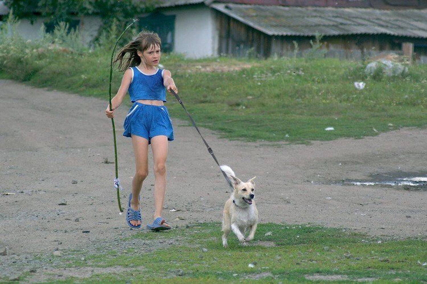 девочка, собачка, юю