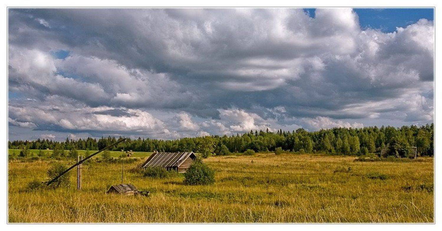 домик, колодец, лето, облака, деревня, глушь, Евгений Гаганов