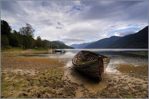 Лодочка плыла ...