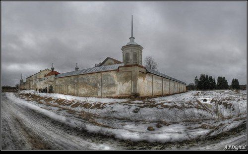 Монастырь зимой